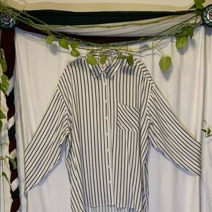 Loose-fit Black and White Button Down